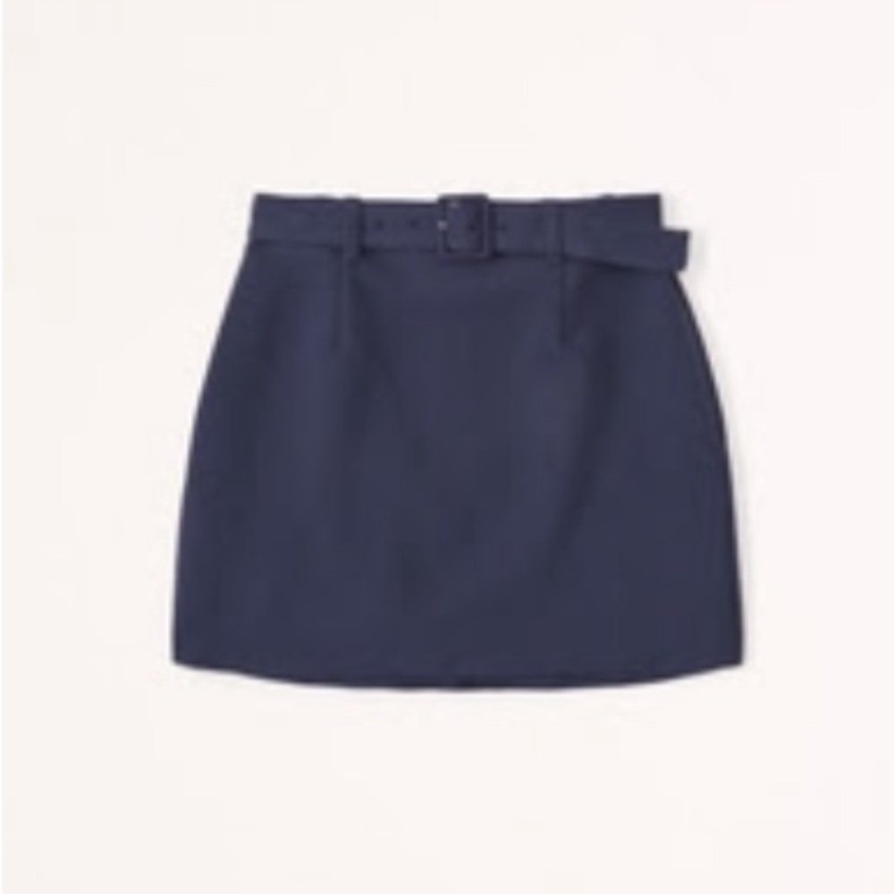 Abercrombie & Fitch Navy Blue belted menswear skort. Never worn w/o tags. Size M